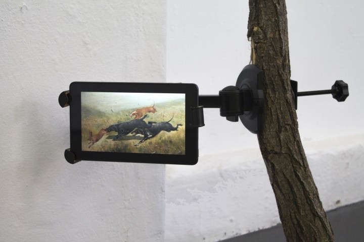 Edoardo Manzoni Settembre, 2016 ramo, staffa, tablet, immagine digitale 206x65x7 cm