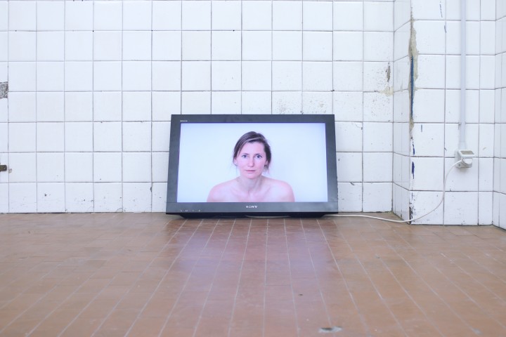 Gökçen Dilek Acay, Barking Woman video loop, 2012.
